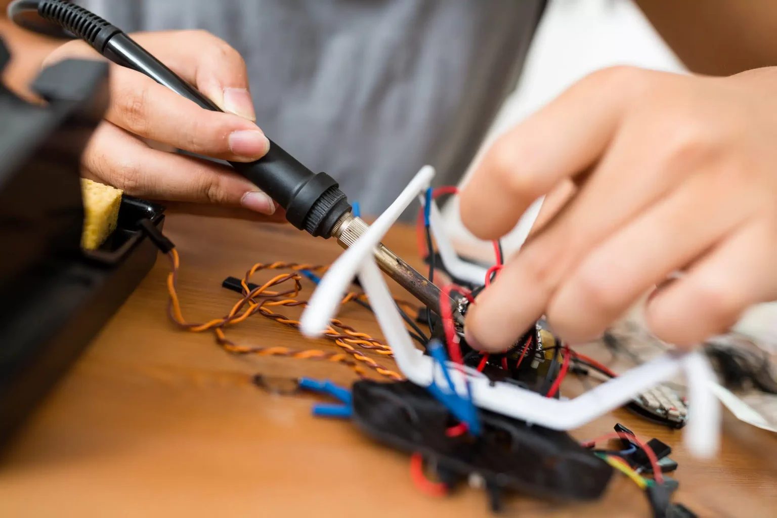 The Dangers of Faulty Wiring and How Emergency Electricians Can Help